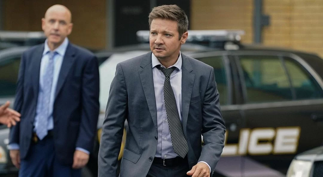 Jeremy Renner walking